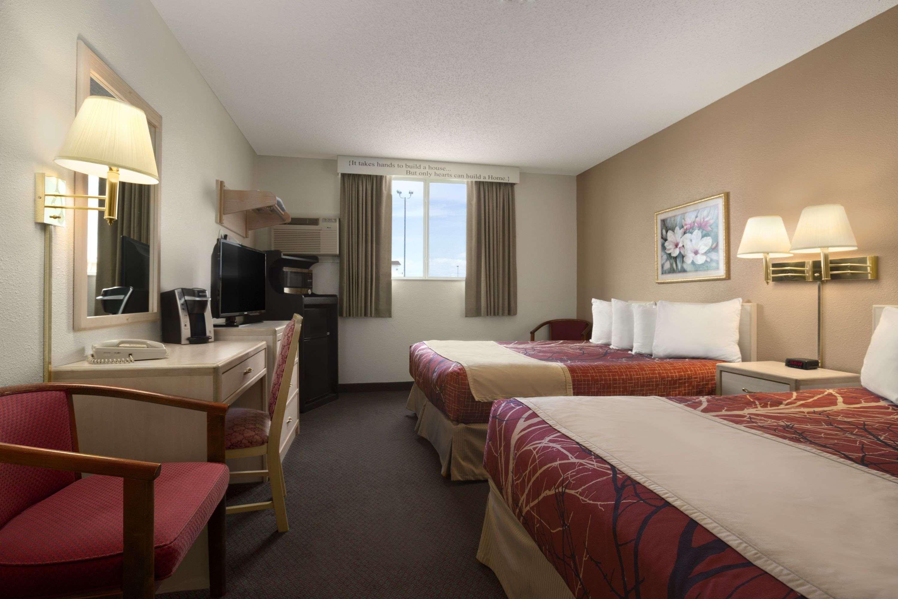 ซูเปอร์ 8 บาย วินด์แฮม สกอตส์บลัฟฟ์ Hotel สก็อตส์บลัฟฟ์ ภายนอก รูปภาพ