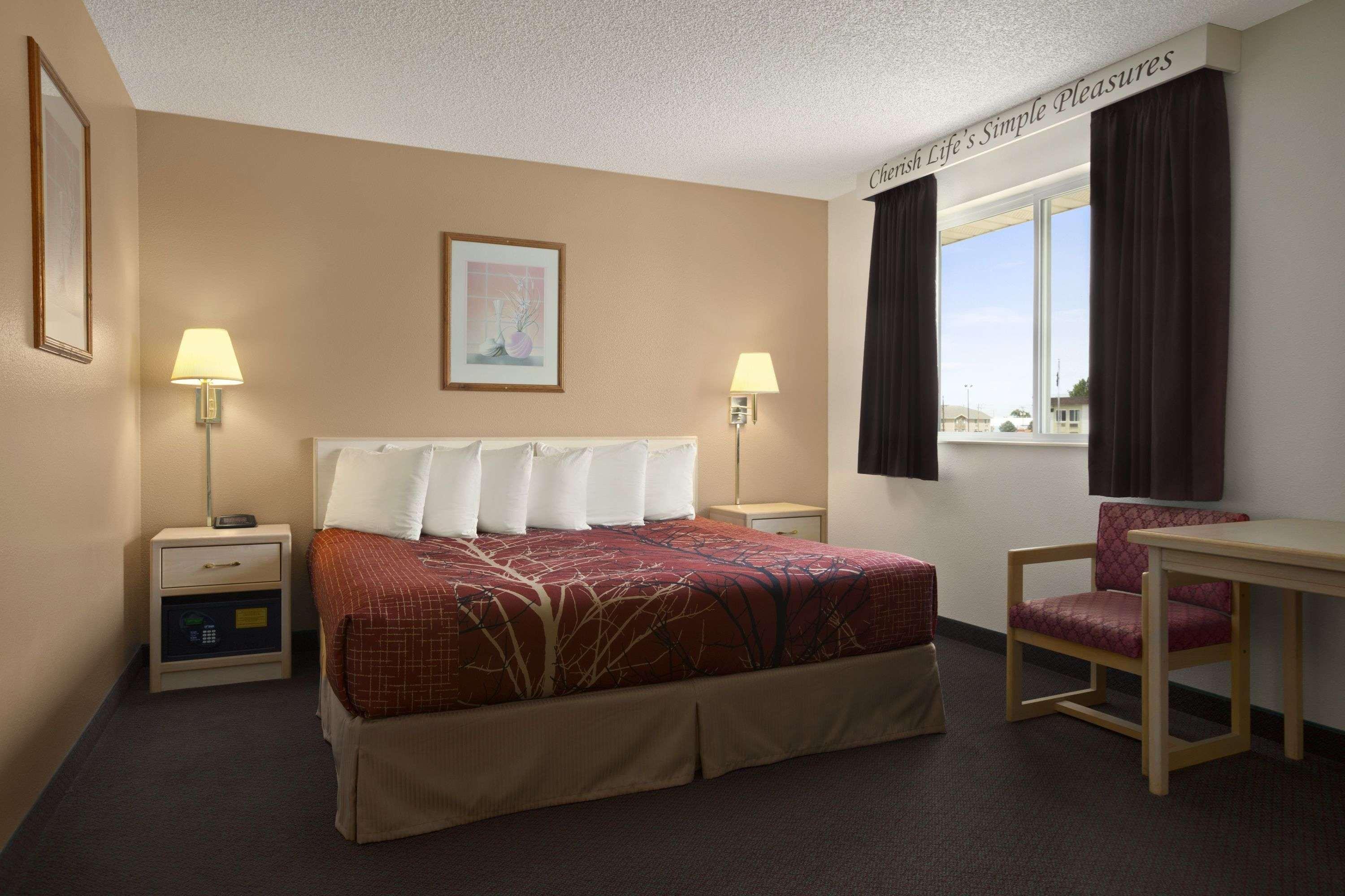 ซูเปอร์ 8 บาย วินด์แฮม สกอตส์บลัฟฟ์ Hotel สก็อตส์บลัฟฟ์ ภายนอก รูปภาพ