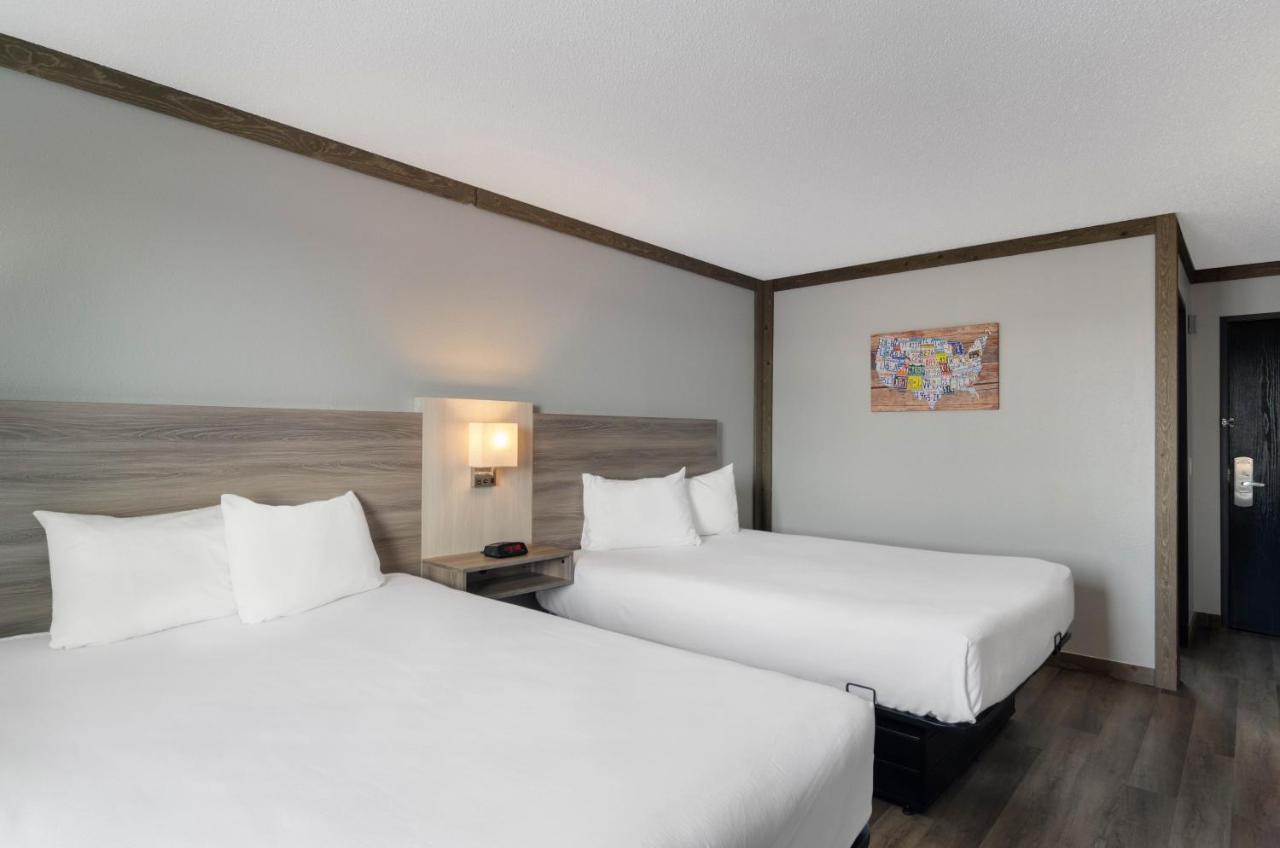 ซูเปอร์ 8 บาย วินด์แฮม สกอตส์บลัฟฟ์ Hotel สก็อตส์บลัฟฟ์ ภายนอก รูปภาพ