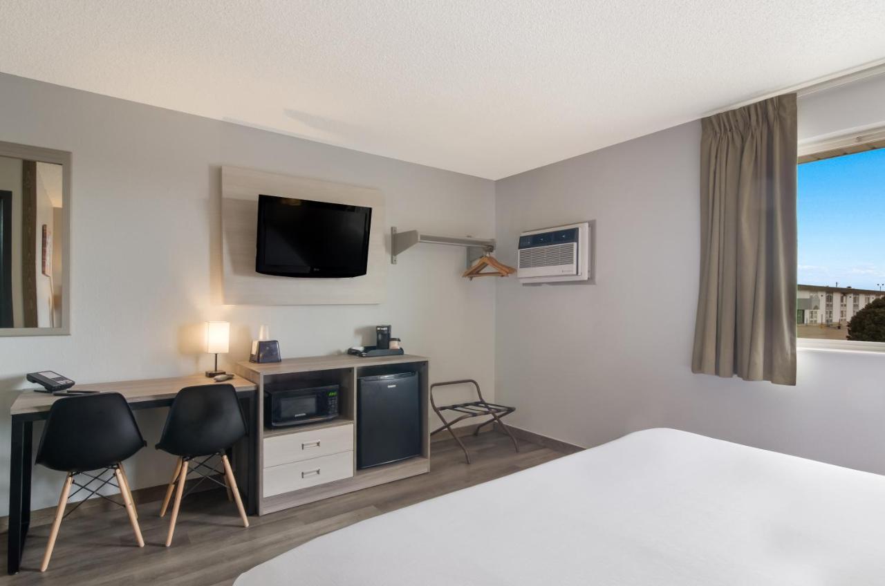 ซูเปอร์ 8 บาย วินด์แฮม สกอตส์บลัฟฟ์ Hotel สก็อตส์บลัฟฟ์ ภายนอก รูปภาพ