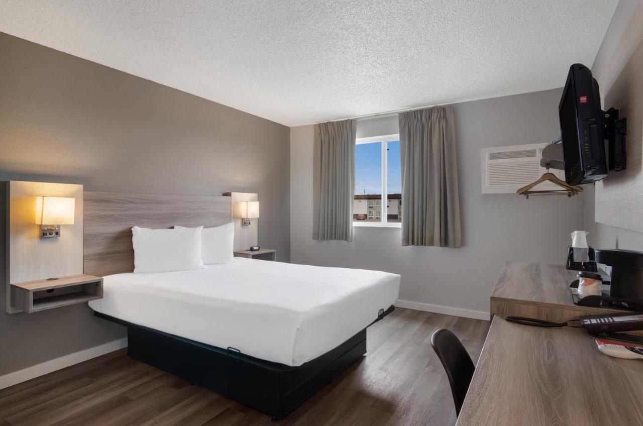 ซูเปอร์ 8 บาย วินด์แฮม สกอตส์บลัฟฟ์ Hotel สก็อตส์บลัฟฟ์ ภายนอก รูปภาพ