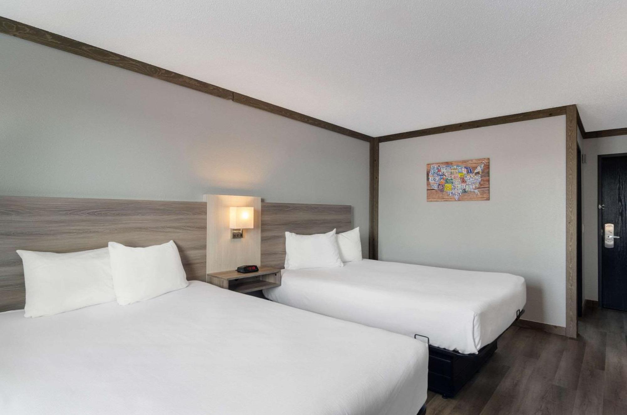 ซูเปอร์ 8 บาย วินด์แฮม สกอตส์บลัฟฟ์ Hotel สก็อตส์บลัฟฟ์ ภายนอก รูปภาพ