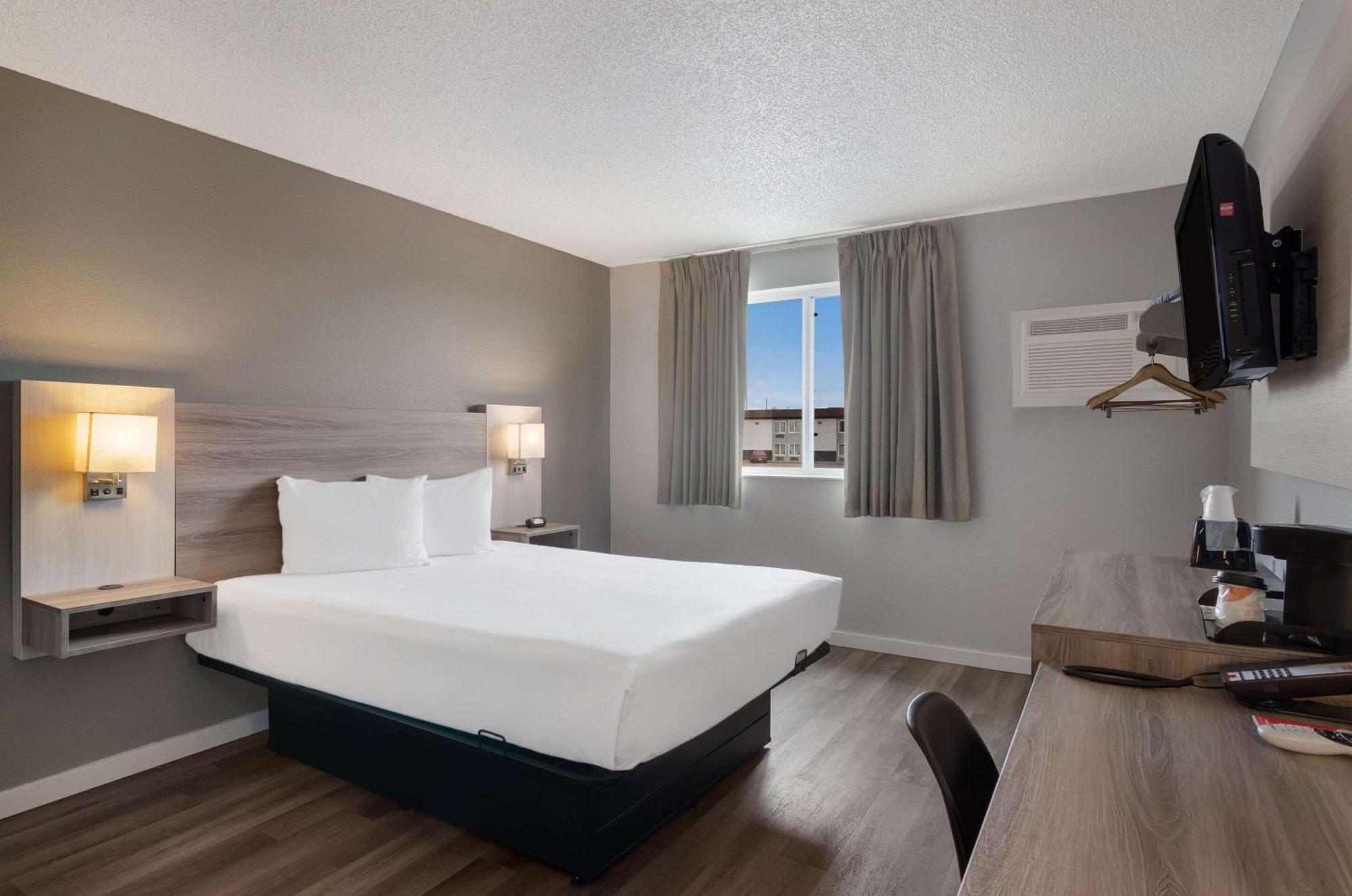 ซูเปอร์ 8 บาย วินด์แฮม สกอตส์บลัฟฟ์ Hotel สก็อตส์บลัฟฟ์ ภายนอก รูปภาพ