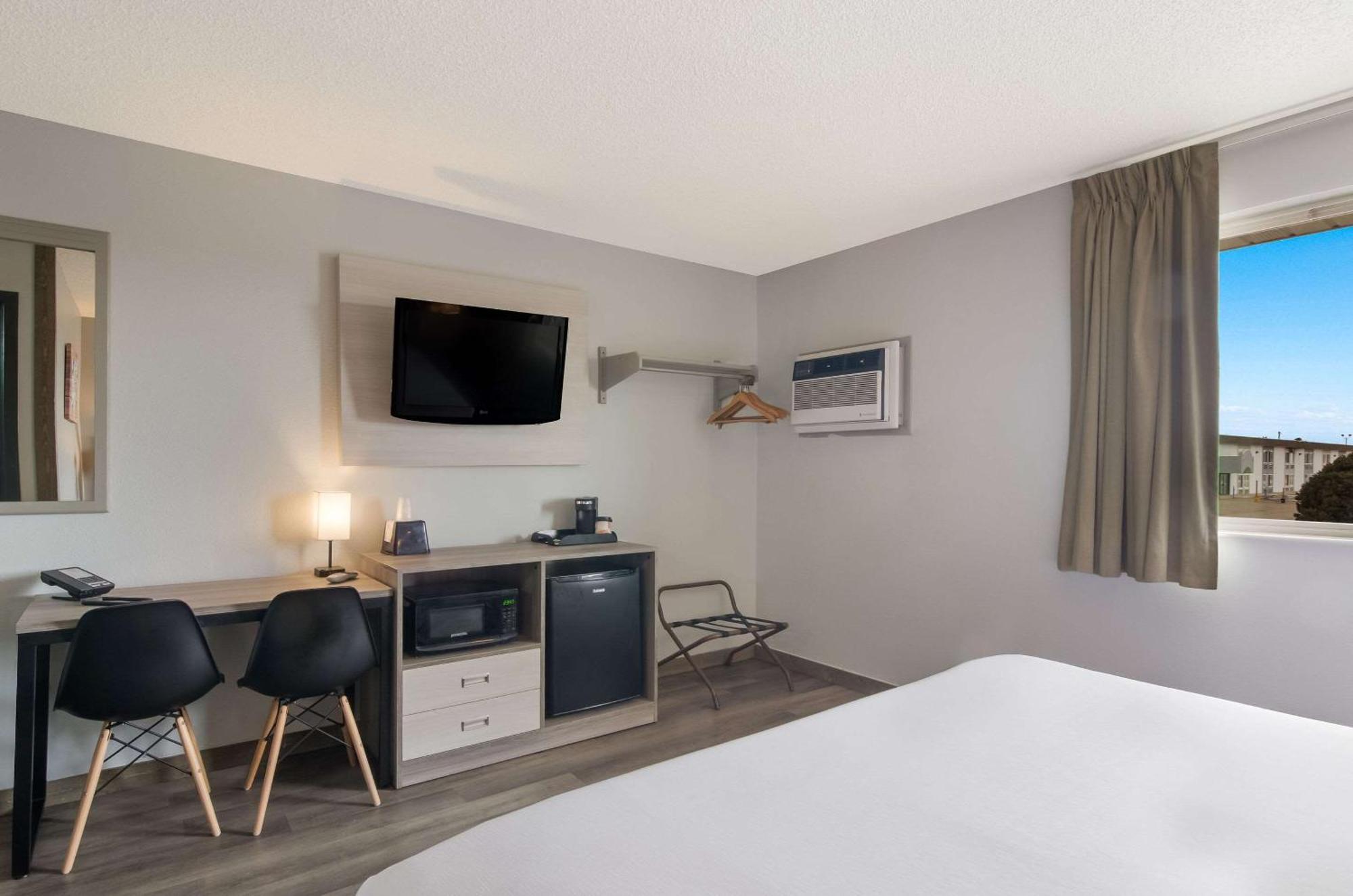 ซูเปอร์ 8 บาย วินด์แฮม สกอตส์บลัฟฟ์ Hotel สก็อตส์บลัฟฟ์ ภายนอก รูปภาพ