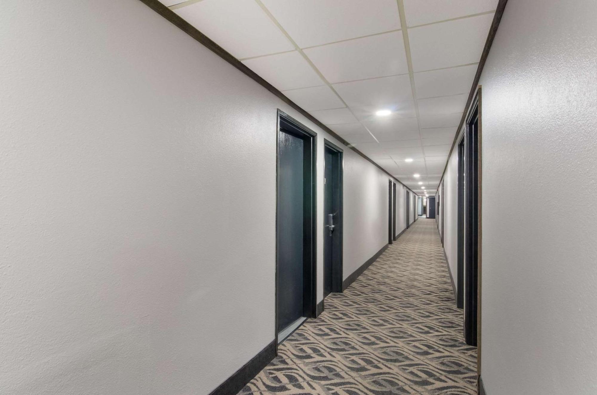 ซูเปอร์ 8 บาย วินด์แฮม สกอตส์บลัฟฟ์ Hotel สก็อตส์บลัฟฟ์ ภายนอก รูปภาพ