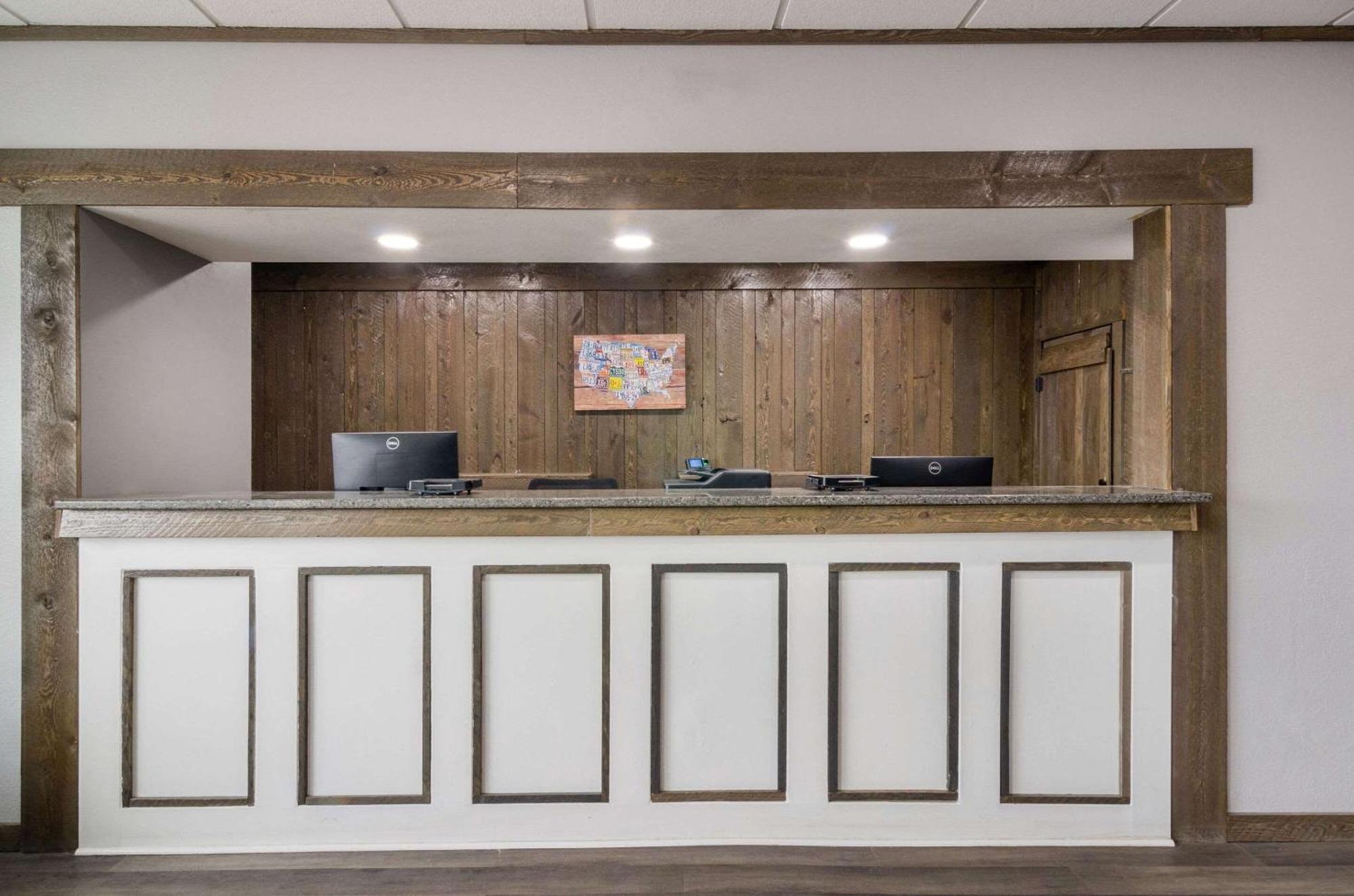 ซูเปอร์ 8 บาย วินด์แฮม สกอตส์บลัฟฟ์ Hotel สก็อตส์บลัฟฟ์ ภายนอก รูปภาพ